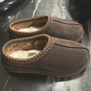 BROWN TASMAN UGGS SIZE 7